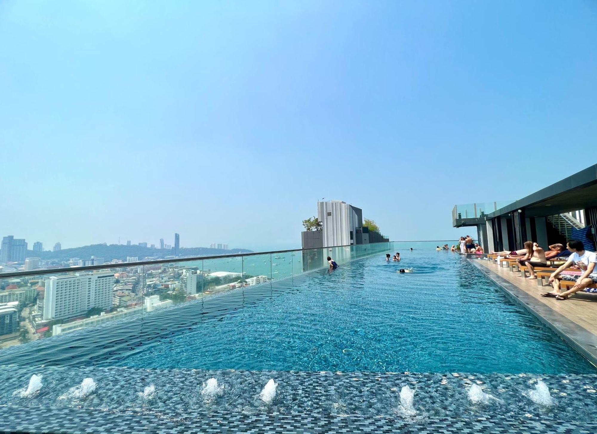 Sea View Pattaya Beach @The Base Central Патая Екстериор снимка