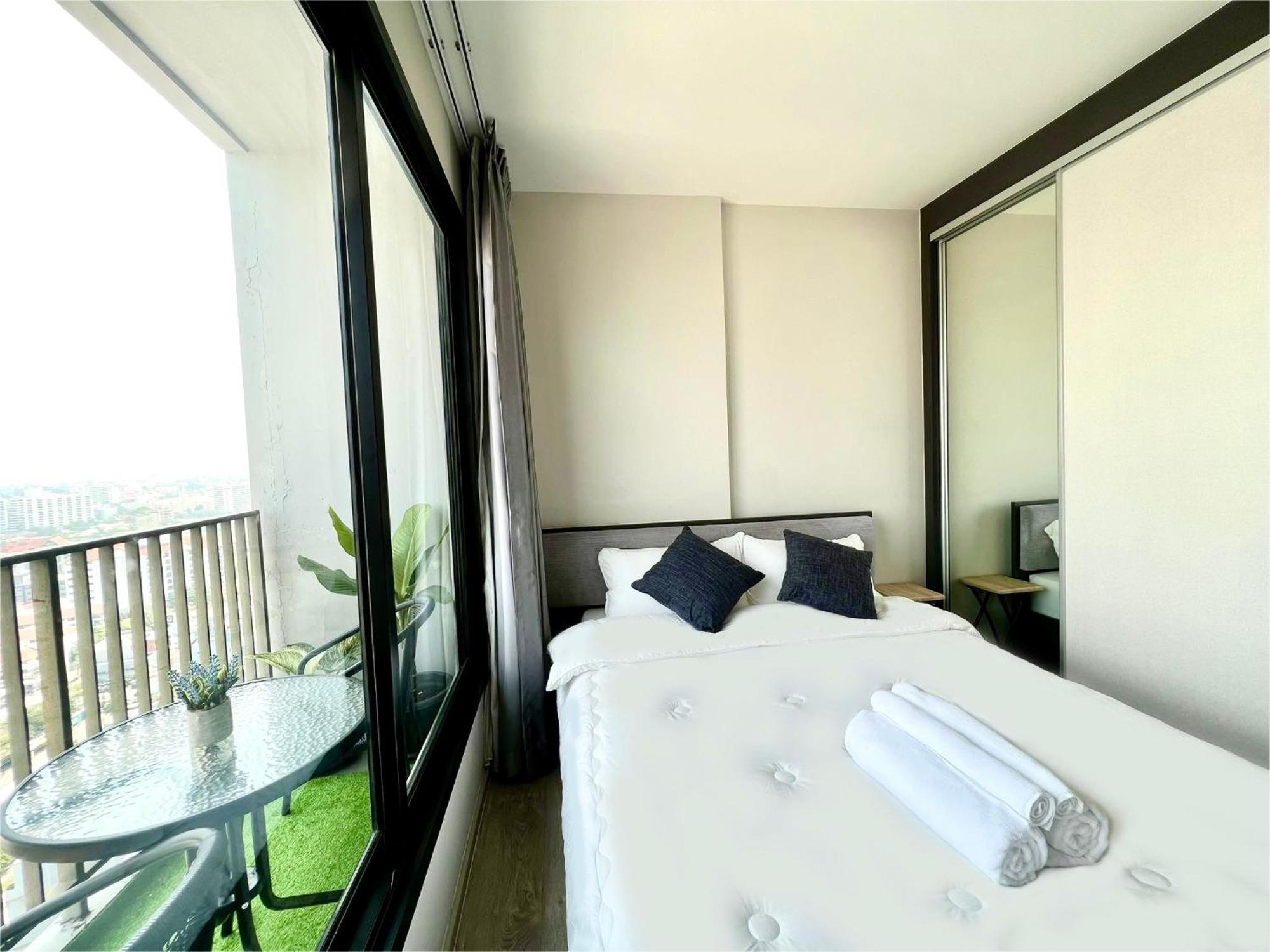 Sea View Pattaya Beach @The Base Central Патая Екстериор снимка